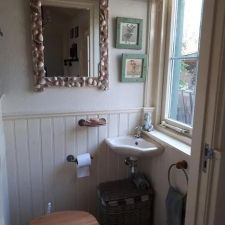 Bungalow Prinsenhof: Beachside Retreat With Private Garden *