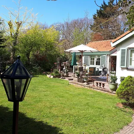 Bungalow Prinsenhof: Beachside Retreat With Private Garden *