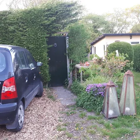 Homestay Bungalow Prinsenhof: Beachside Retreat With Private Garden Ouddorp