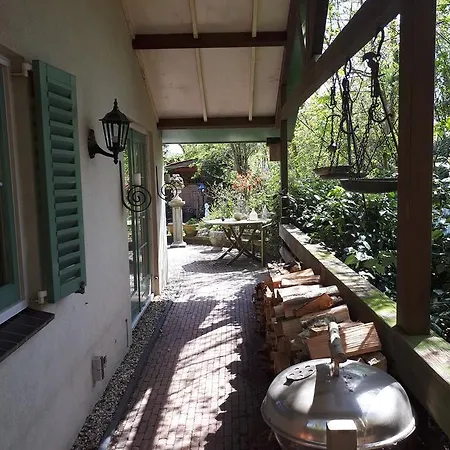 Bungalow Prinsenhof: Beachside Retreat With Private Garden * Ouddorp