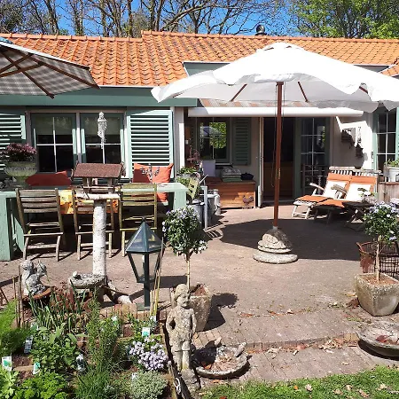 Homestay Bungalow Prinsenhof: Beachside Retreat With Private Garden *